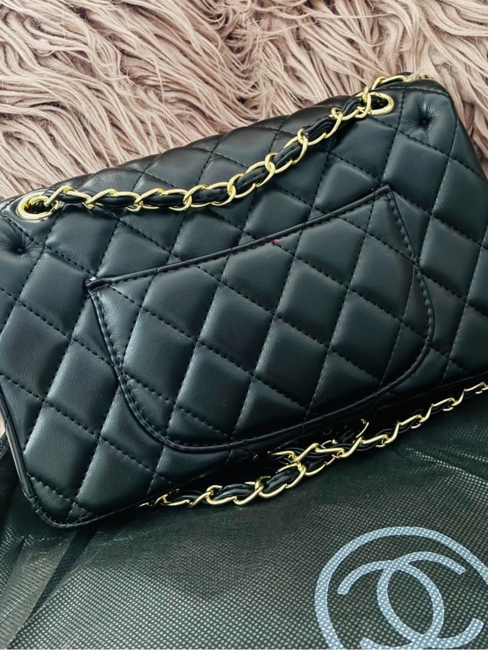 Black Quilted Chain Shoulder Bag Chanel gold Hardware Elegant Classic flap Style - Picture 2 of 8